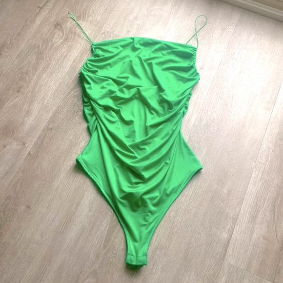 ☀️ H&M Rich green bodysuit, ruched sides, spaghetti strapsNWT - Picture 1 of 2